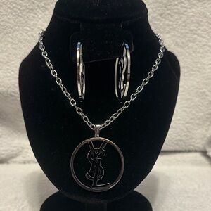 New Fashion Inspired Jewelry Set 
 (NECKLACE & EARRING)